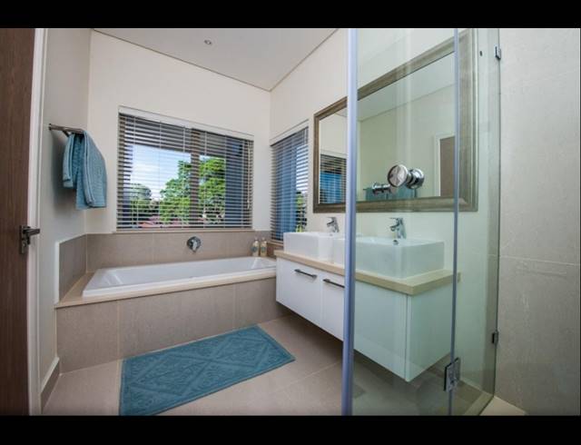 4 BEDROOM TOWNHOUSE TO LET IN NORWOOD